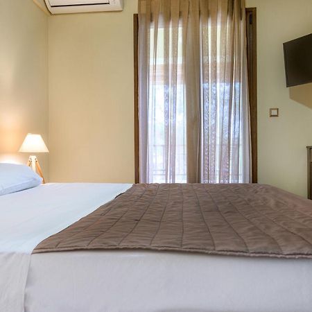 Tavani Villas Неа Рода Екстериор снимка